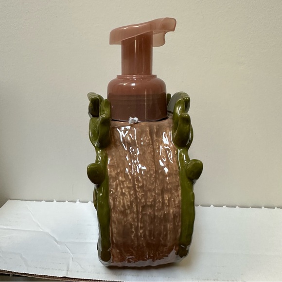 Bath & Body Works Green and Brown Owl Refillable Soap Dispenser - Picture 3 of 4